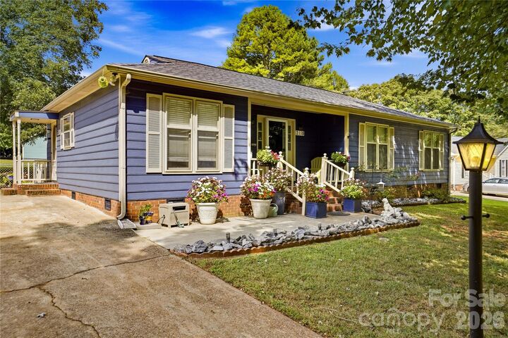 Property Photo:  2118 Lampglow Court  NC 28056 