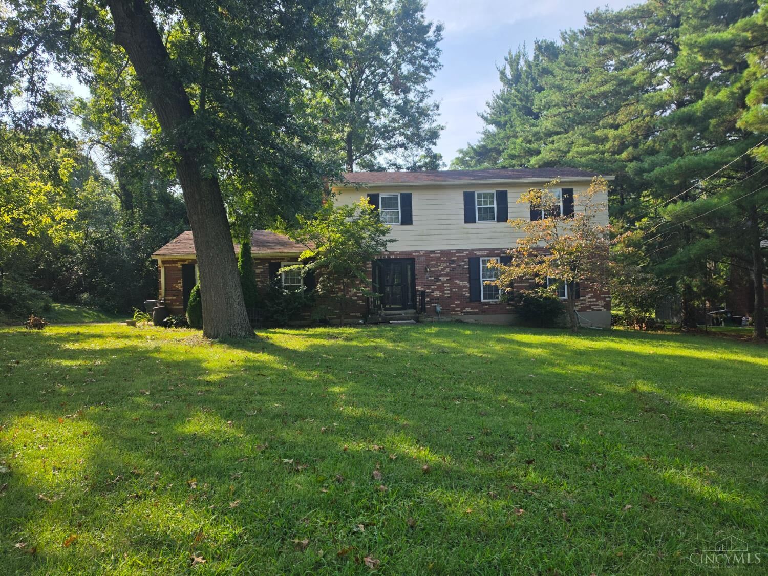 Property Photo: 7651 Burlinehills Court OH 45244