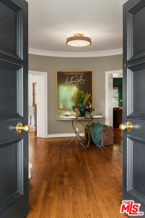 Property Photo: 291 Loring Ave CA 90024