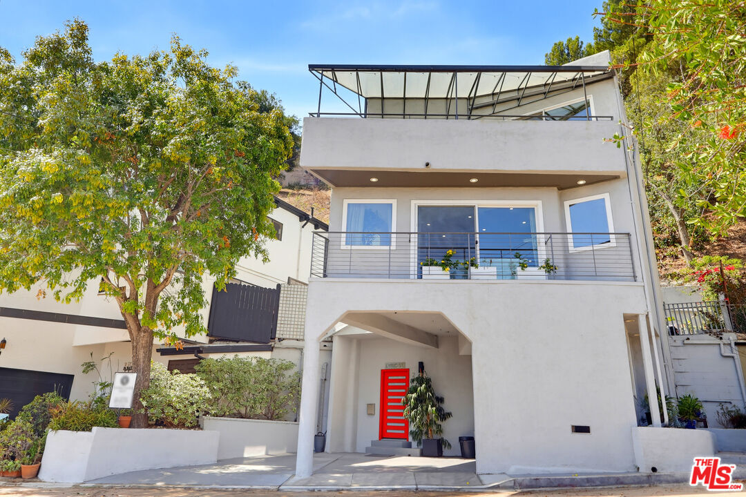 Property Photo:  2251 Lyric Ave  CA 90027 