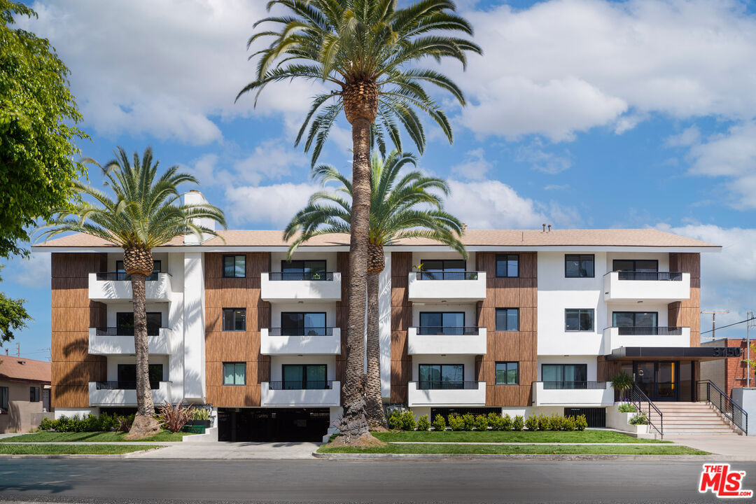 Property Photo:  3750 Glendon Ave, Unit 12  CA 90034 