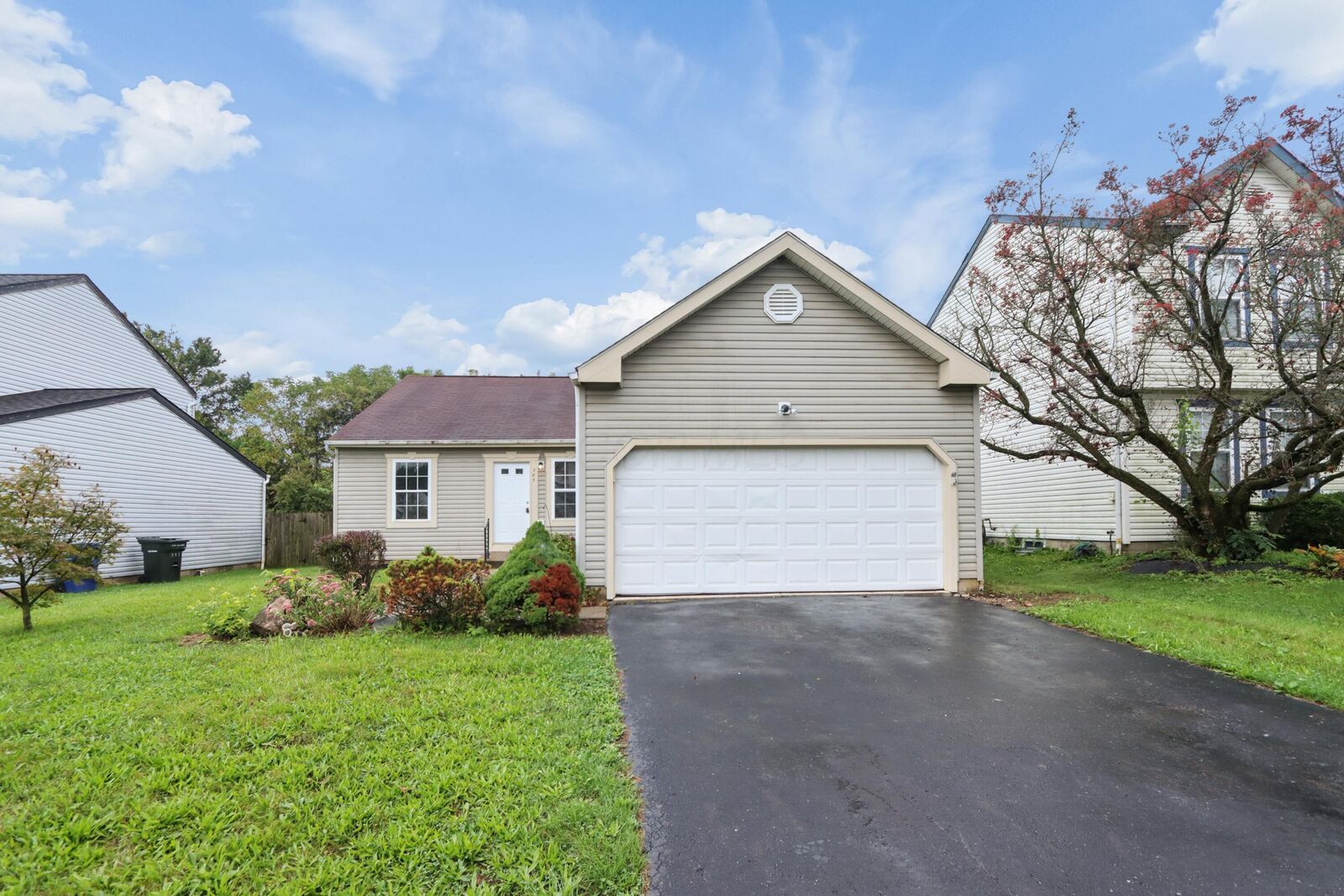 Property Photo:  385 Oak Village Drive  OH 43207 
