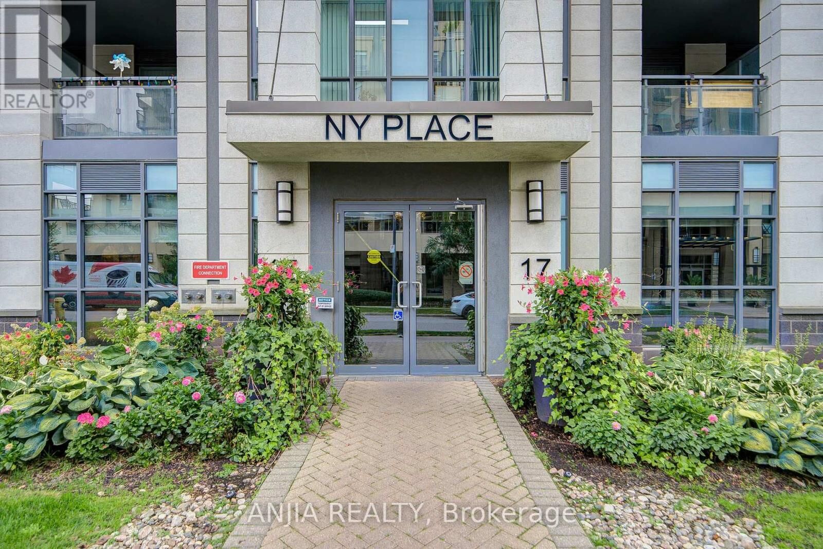 Property Photo: 17 Kenaston Gardens 510 ON M2K 0B9