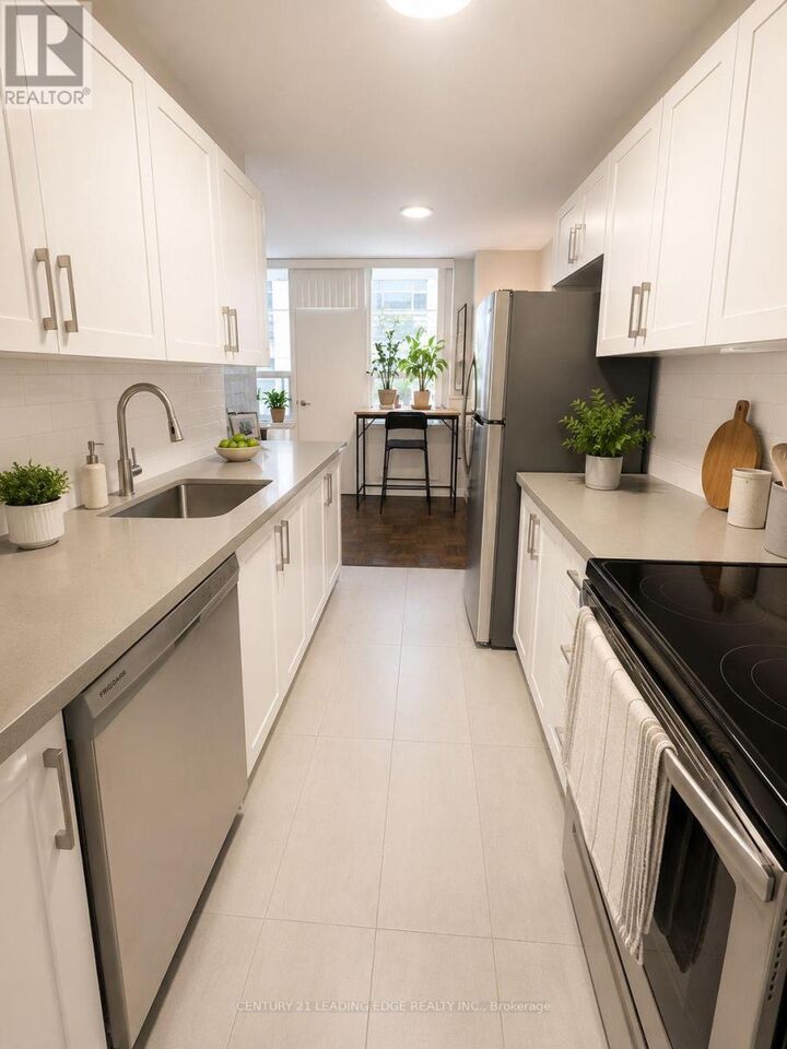Property Photo:  103 Avenue Road 1102  ON M5R 2G9 