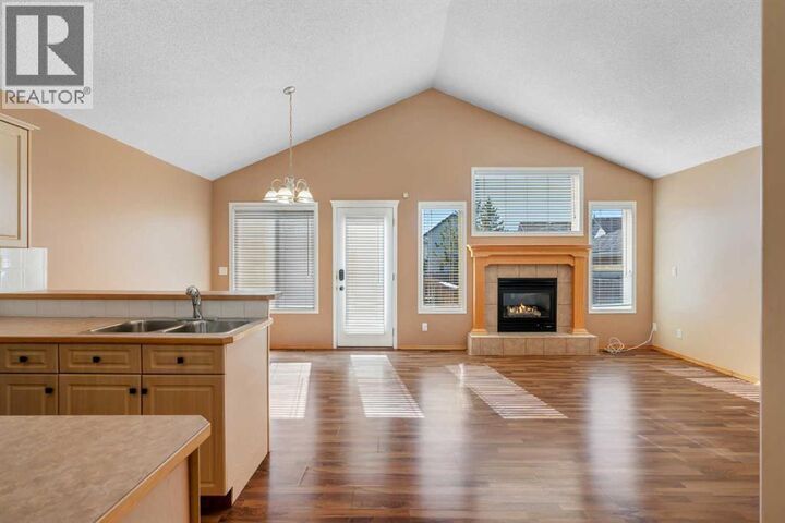 Property Photo:  186 Cramond Close Southeast  AB T3M 1C2 
