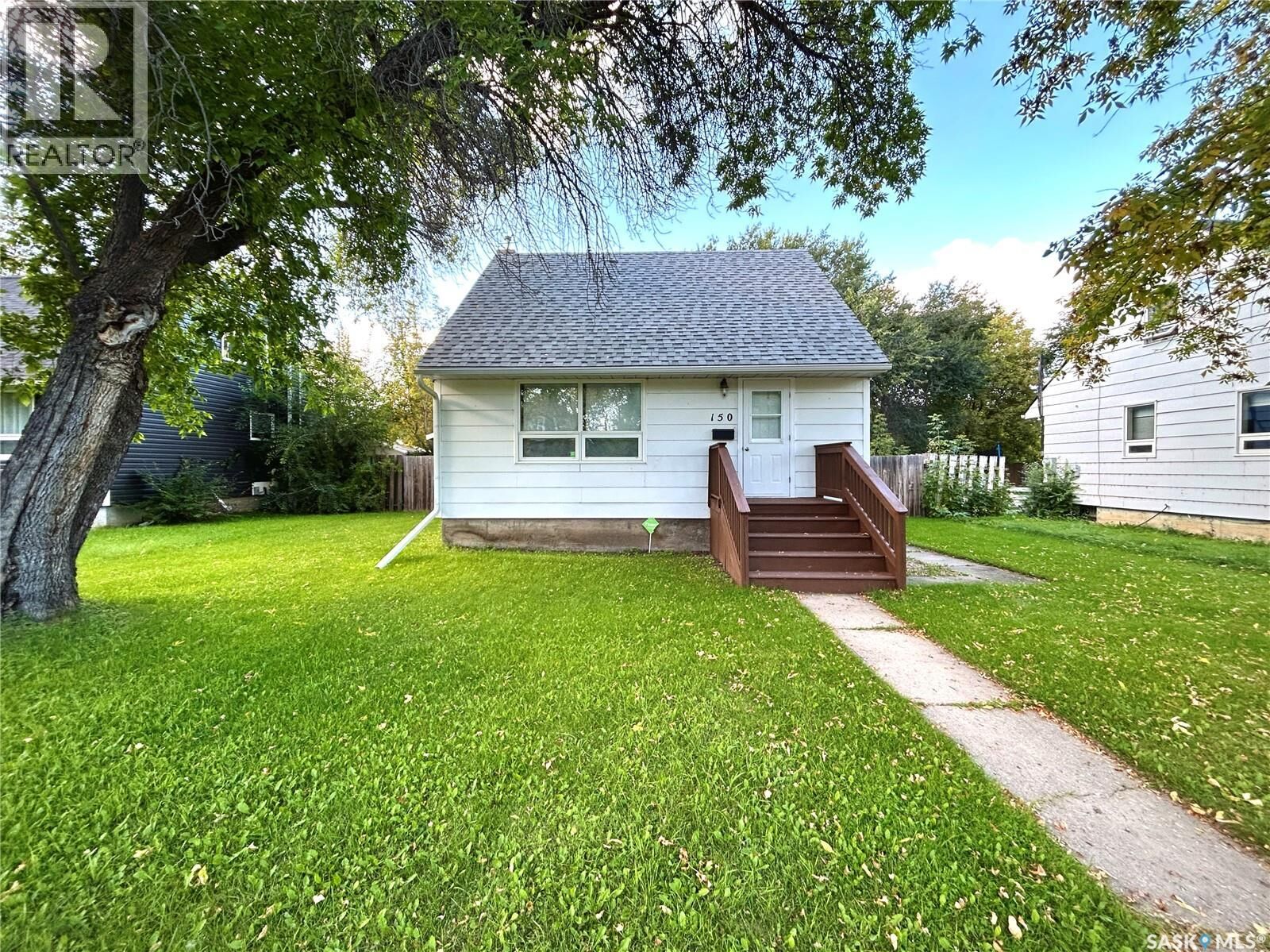 Property Photo:  150 24th Street E  SK S6V 1R5 