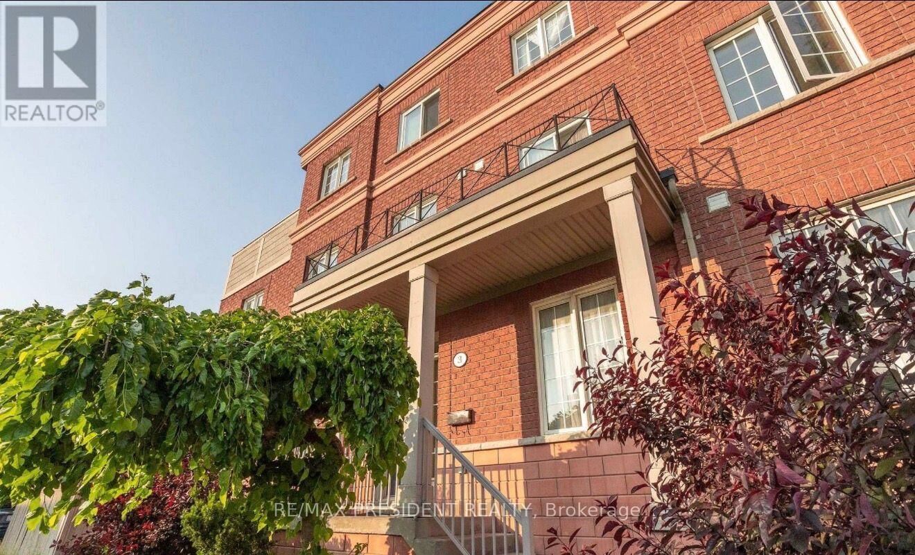 Property Photo:  3 Herzberg Gardens  ON M3J 3P5 