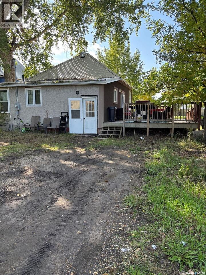 Property Photo:  530 Manitoba Street E  SK S6H 0A7 