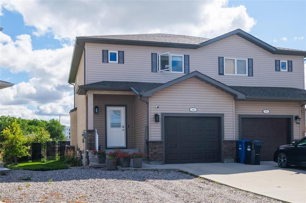 Property Photo:  166 Donna Wyatt Way  MB R3W 0H6 