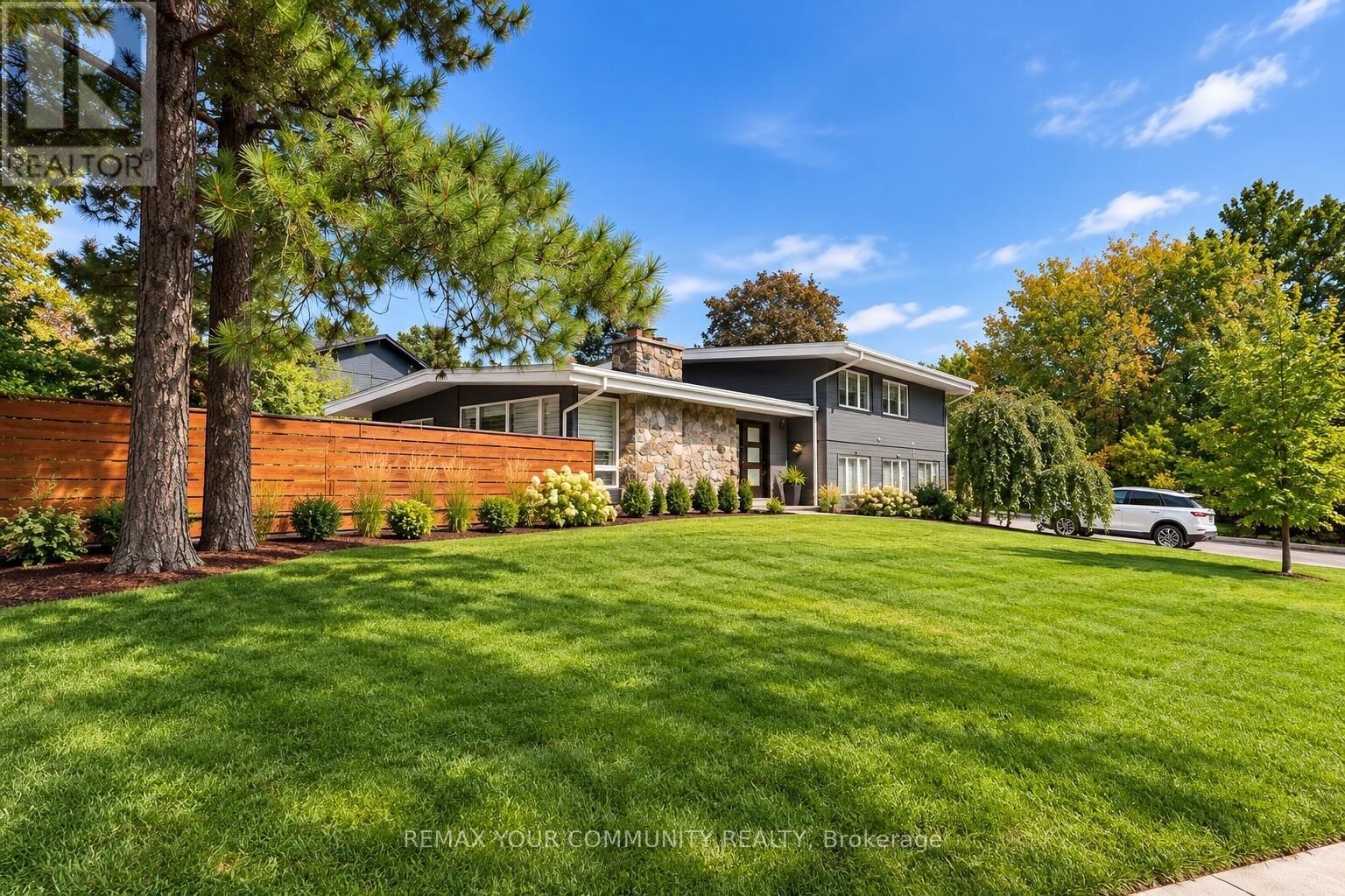Property Photo:  27 Artinger Court  ON M3B 1J9 