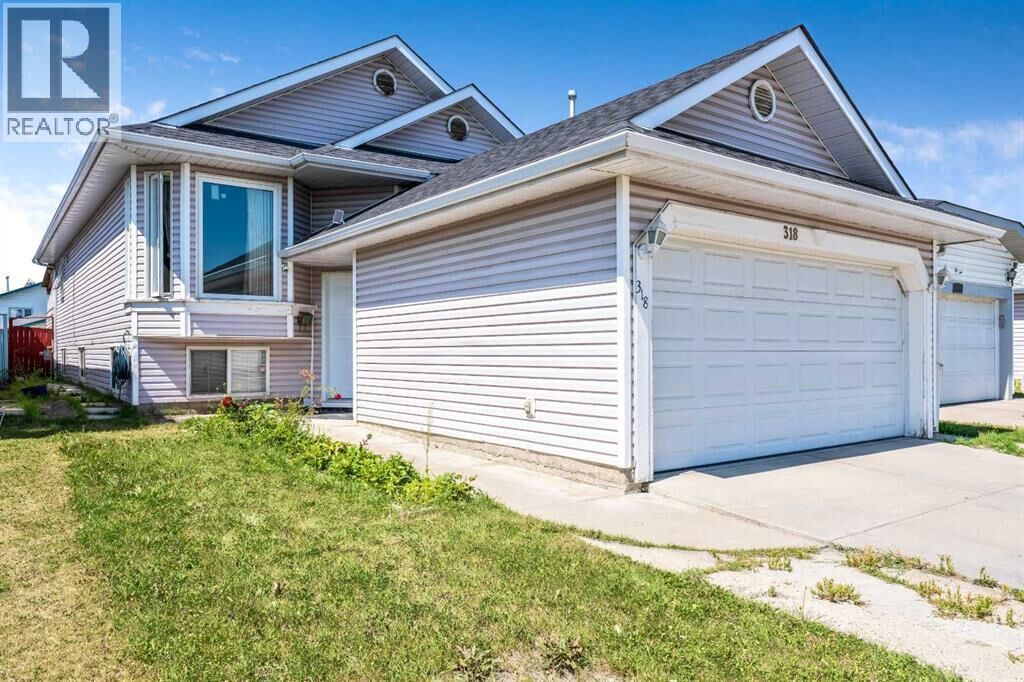 Property Photo: 318 Applewood Drive Southeast AB T2A 7V5