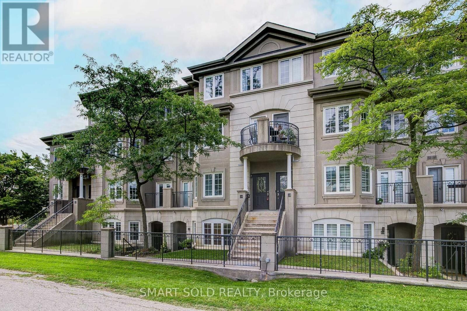 Property Photo: 108 Finch Avenue West C20 ON M2N 6W6