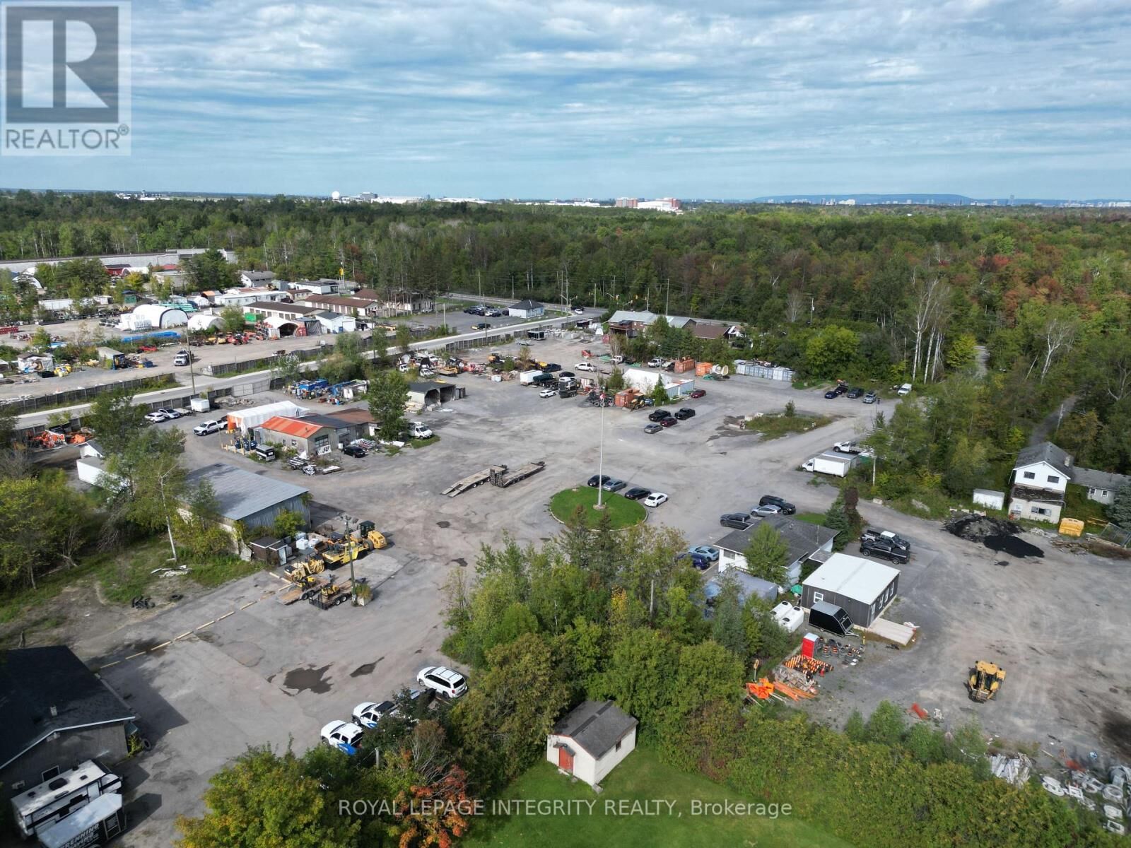 Property Photo:  2538 Leitrim Road 2  ON K1T 3V3 