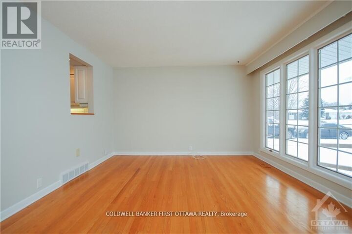 Property Photo: 74 Hilliard Avenue ON K2E 6C1