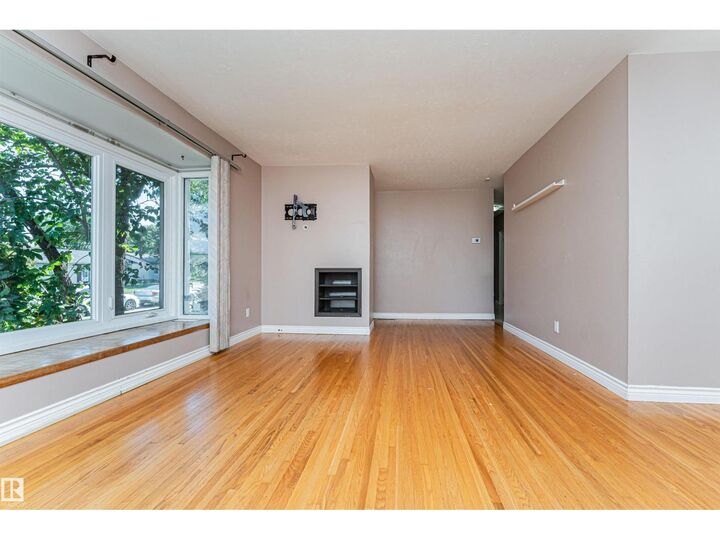 Property Photo:  8610 157 St NW  AB T5R 2A5 
