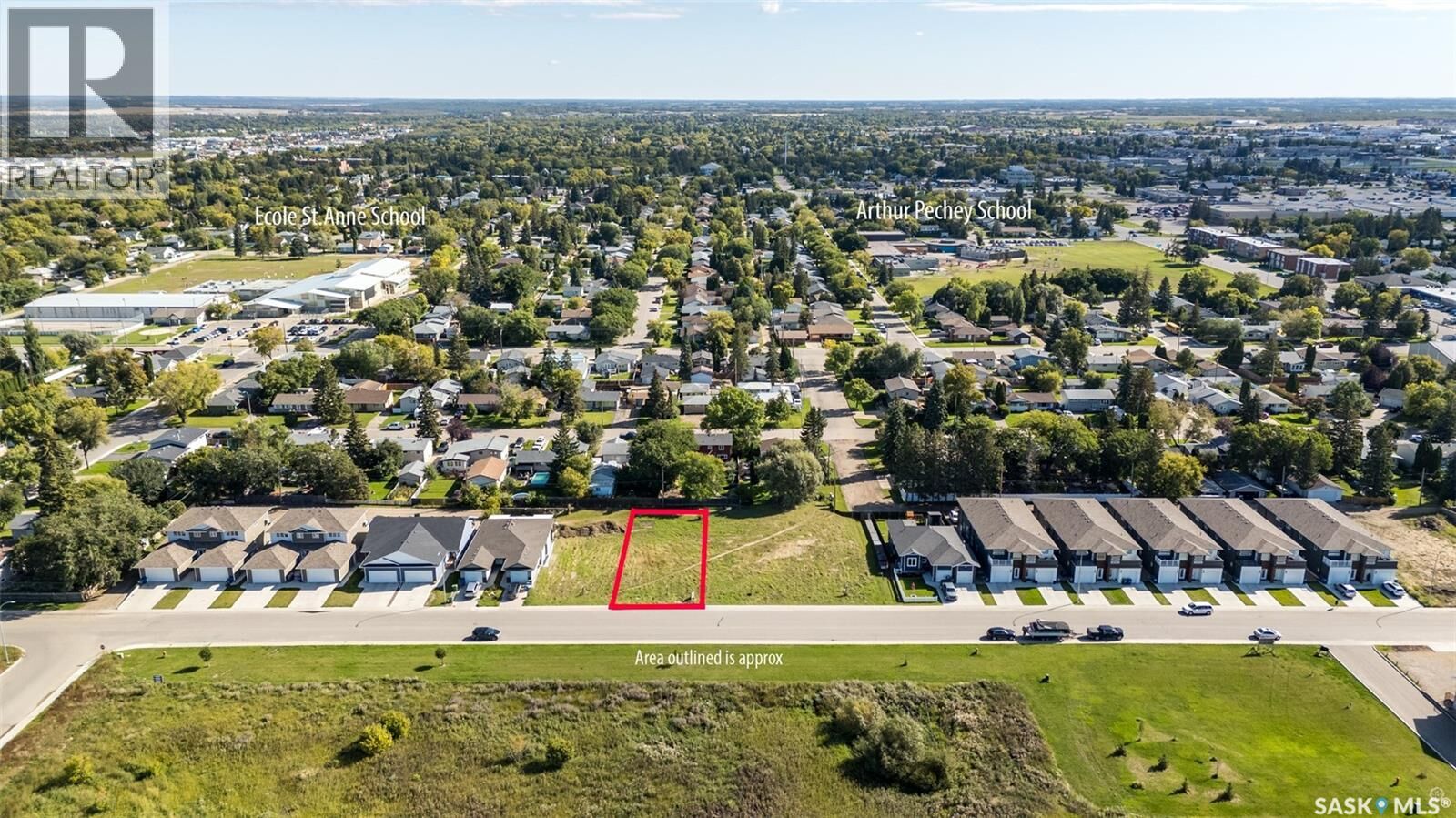 Property Photo:  2520 Woodbridge Drive  SK S6W 0A7 