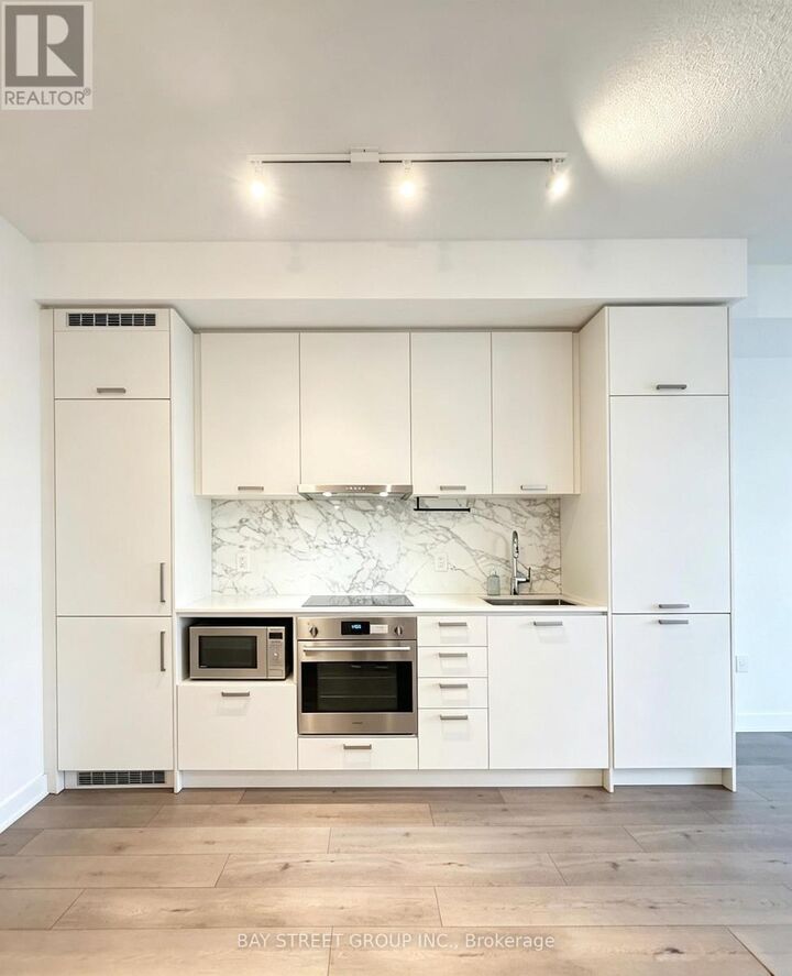 Property Photo: 10 Honeycrisp Crescent 710 ON L4K 0M8