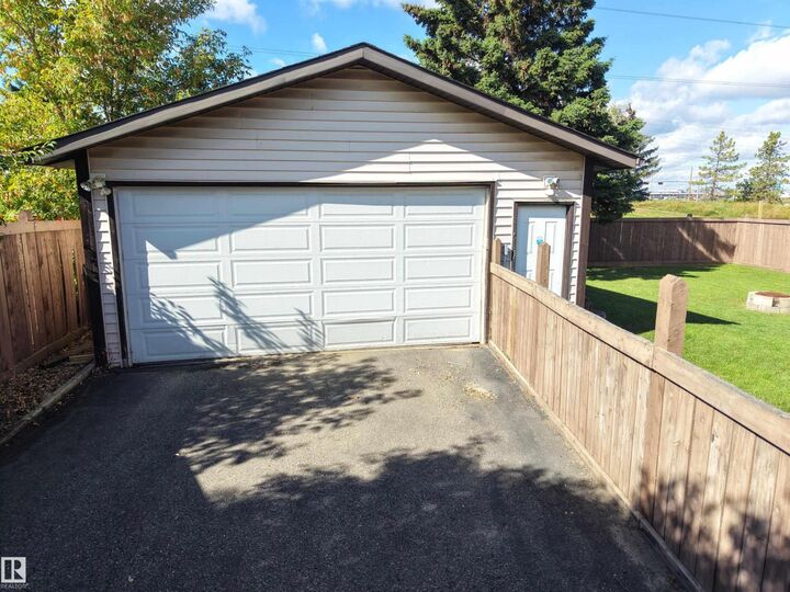 Property Photo: 2672 89 St NW AB T6K 2Z3