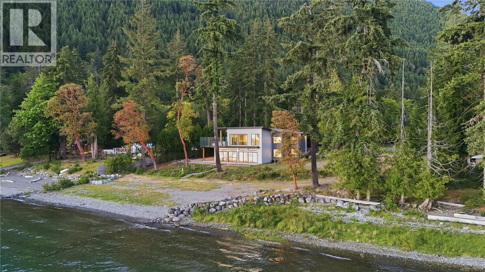Property Photo: 8394 Sa-Seen-Os Road BC V0R 3E1