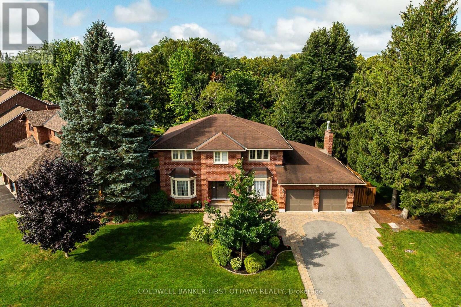 Property Photo:  27 Hampel Crescent  ON K2S 1E4 