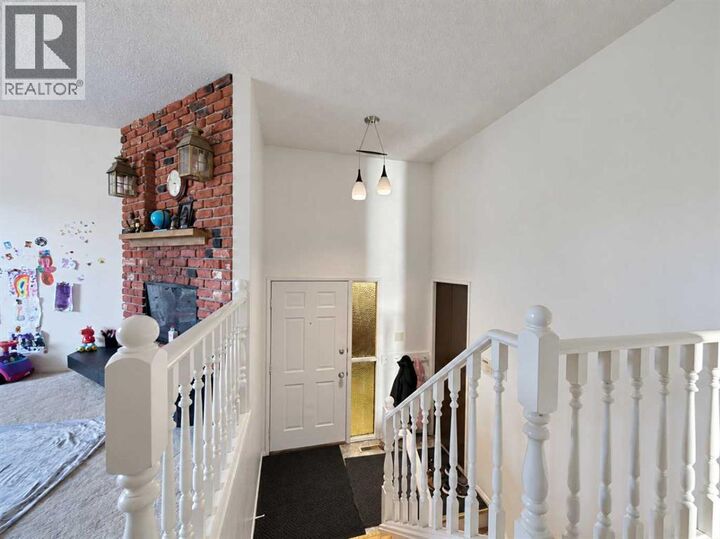 Property Photo:  668 Whiteridge Road Northeast  AB T1Y 2Y8 