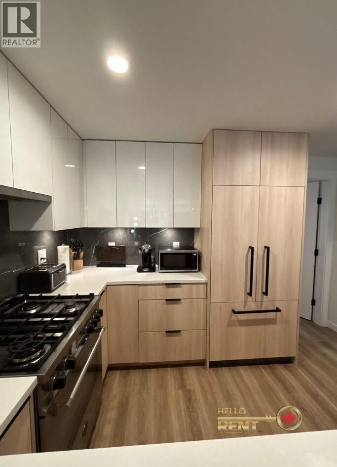 Property Photo:  237 Ridgeway Avenue 6  BC V7L 0H6 