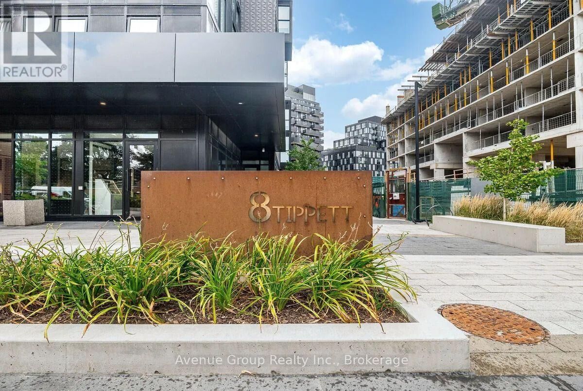 Property Photo: 8 Tippett Road 616 ON M3H 0E7