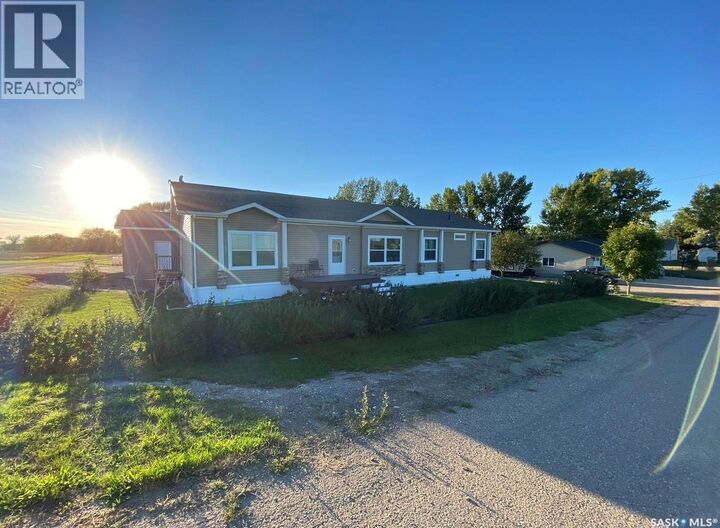 Property Photo:  528 Duke Street  SK S0G 2J0 