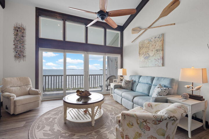 Property Photo: 1025 7th St 2 FL 32625