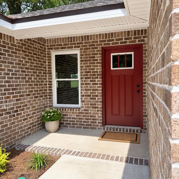 Property Photo: 878 E Walnut Avenue FL 32539