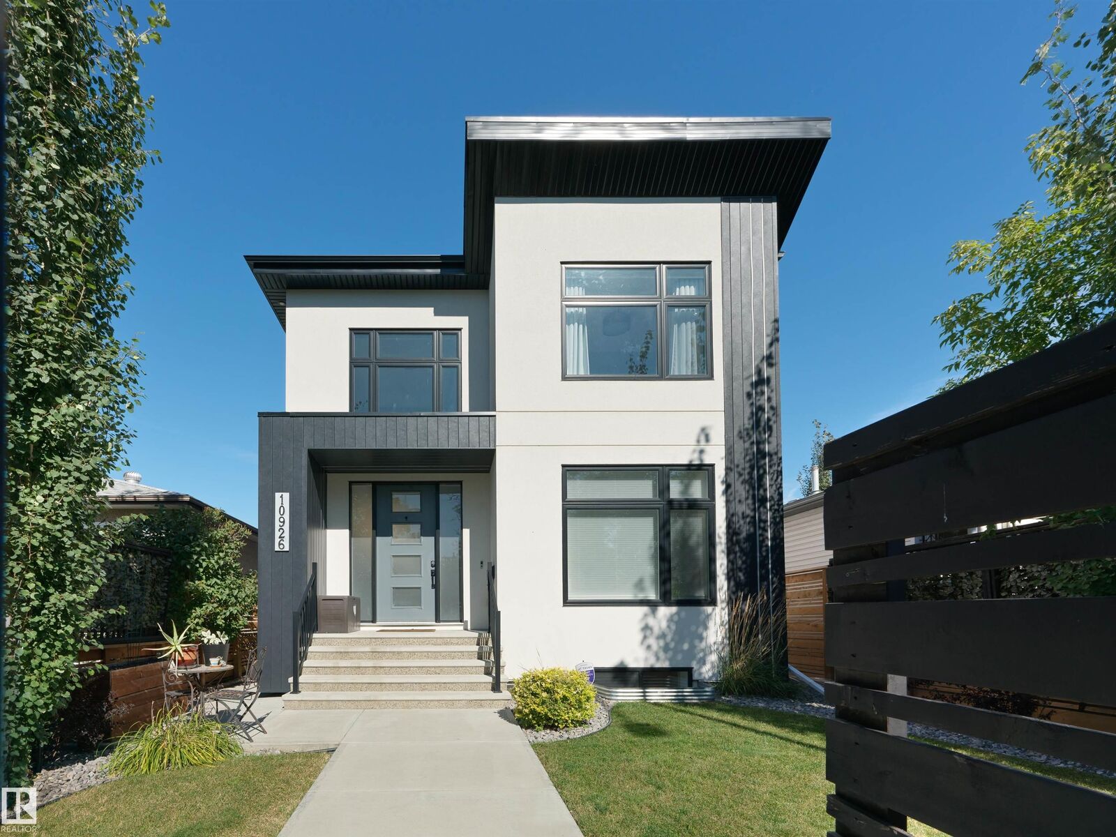 Property Photo:  10926 72 Avenue NW  AB T6G 0A9 