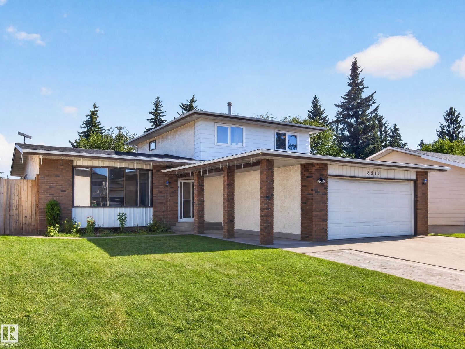 Property Photo:  3515 51 Street NW  AB T6L 1C7 