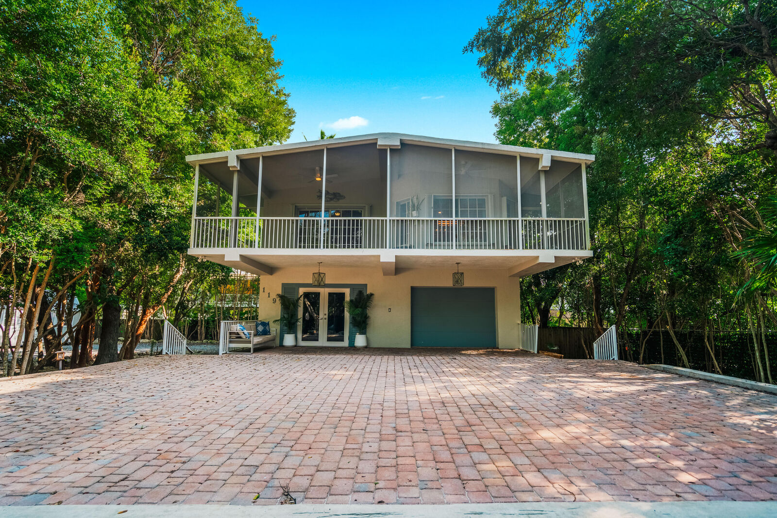 Property Photo: 119 S Rolling Hill Road FL 33070
