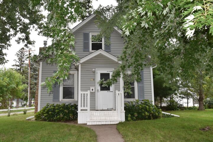 Property Photo:  209 6th Avenue  IA 51249 