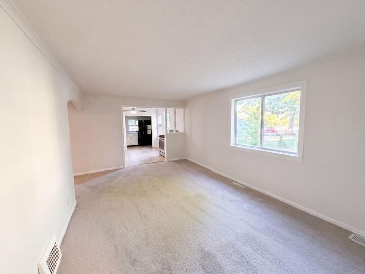 Property Photo:  305 Arlington Avenue W  MN 55117 