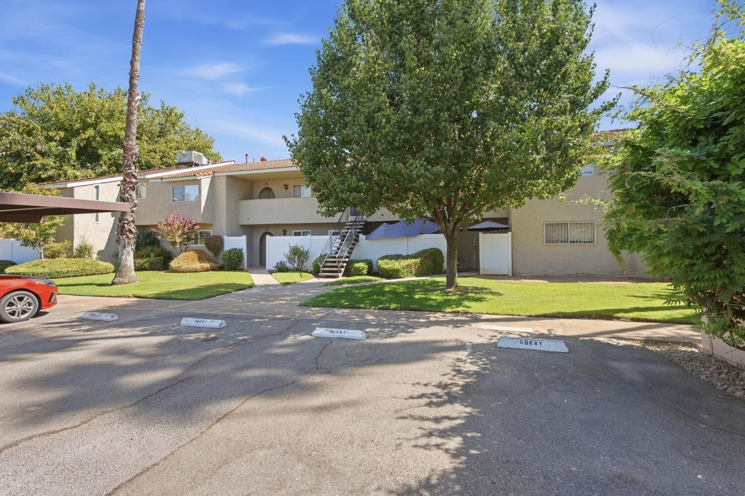 Property Photo: 1250 E Shaw Avenue 256 CA 93710