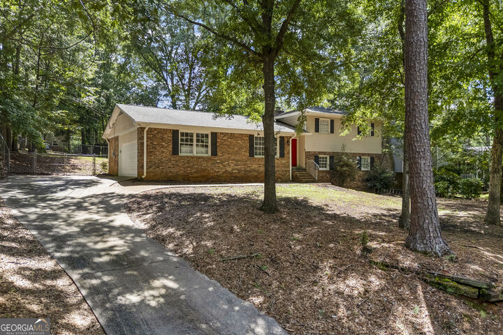 Property Photo:  527 University Circle  GA 30605 