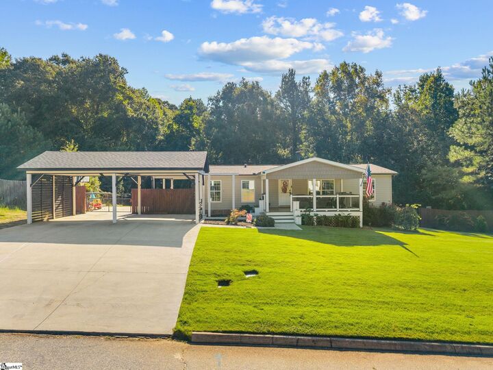 Property Photo:  107 Fielding Lane  SC 29644-5016 