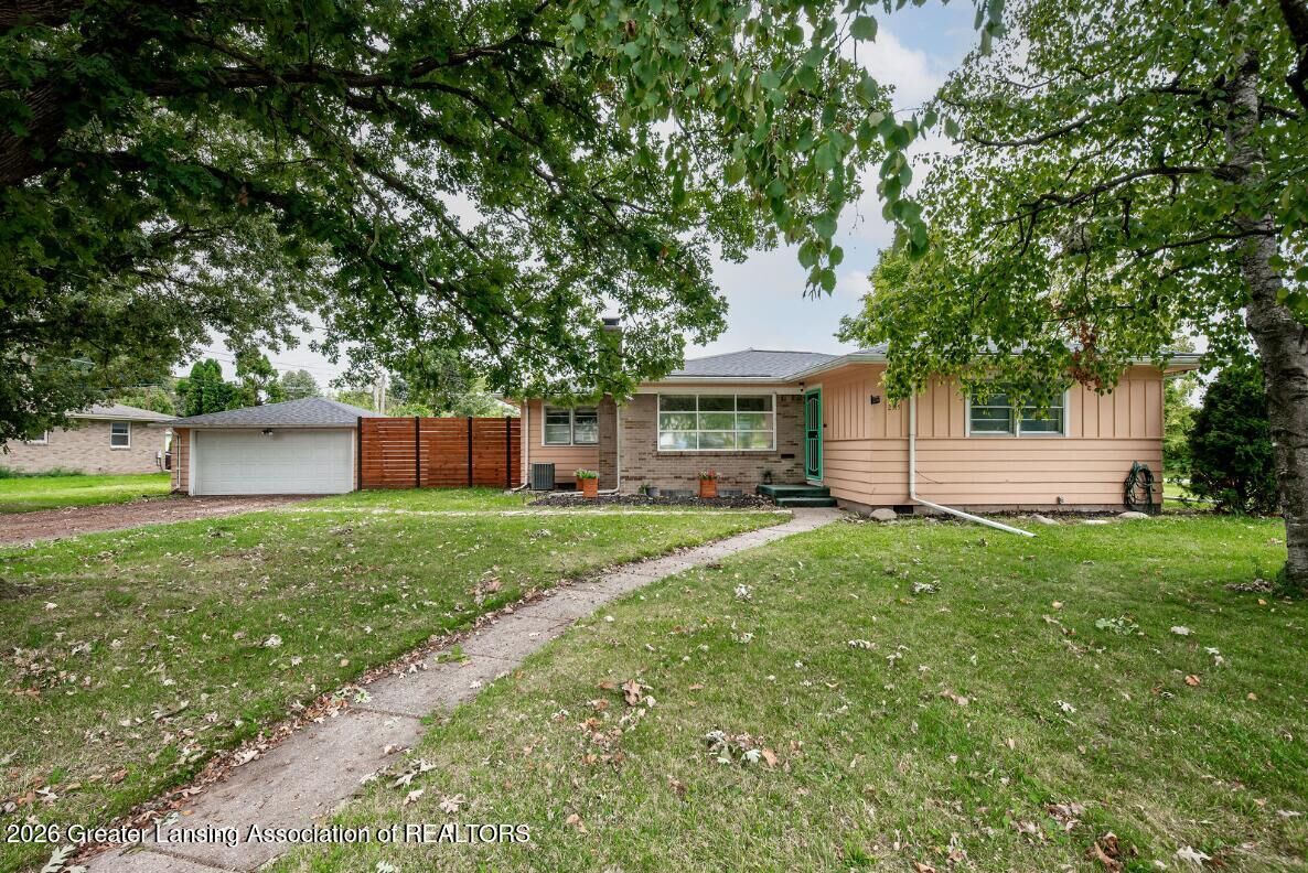 Property Photo:  2115 W Hillsdale Street  MI 48915 