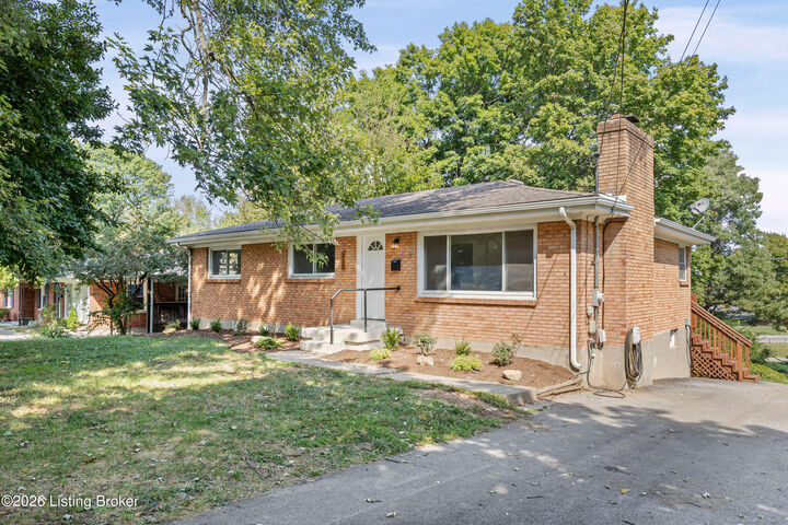 Property Photo: 5913 Colebrooke Ln KY 40219