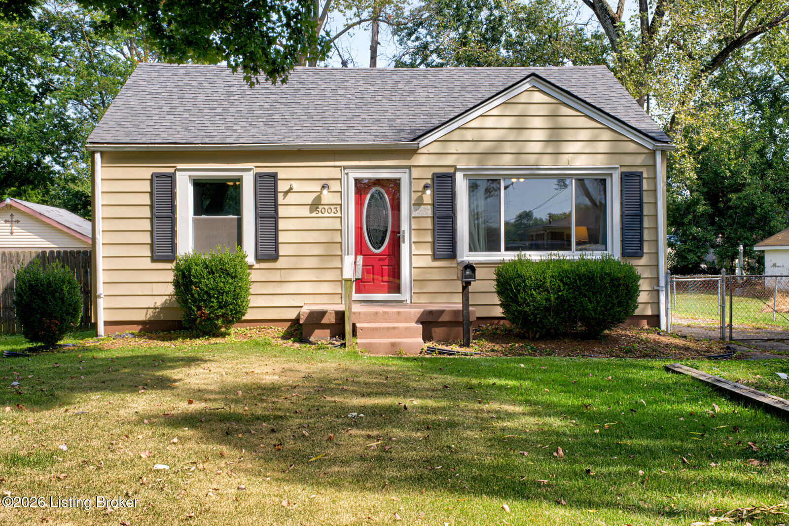 Property Photo: 5003 Feys Dr KY 40216