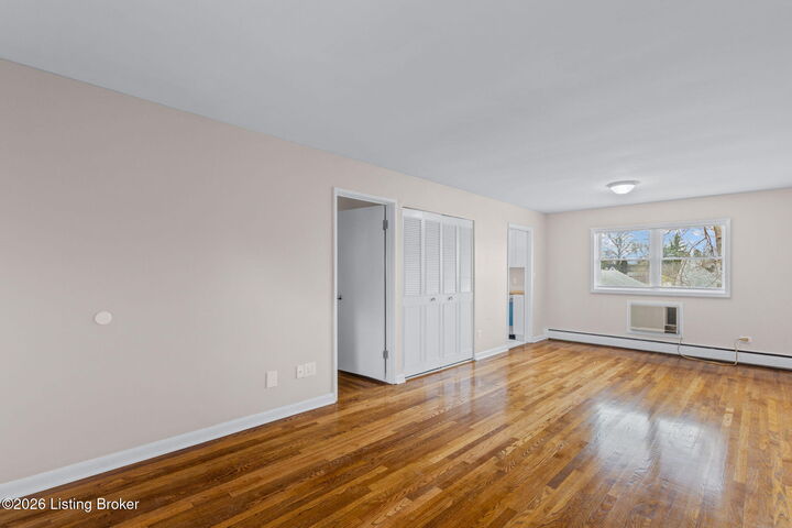 Property Photo: 198 Crescent Ave Apt 13 KY 40206