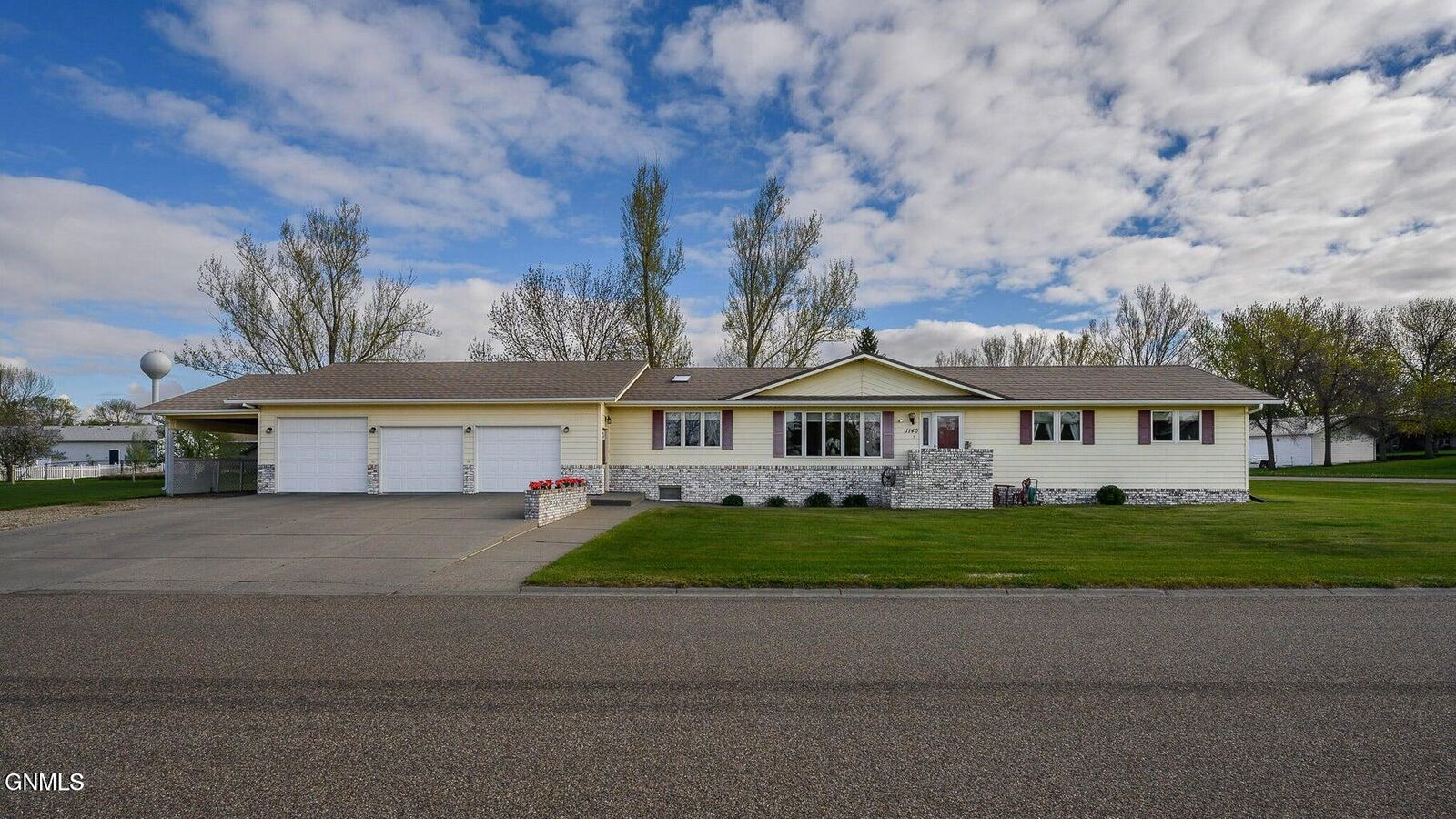 Property Photo: 1140 Chestnut Drive ND 58577