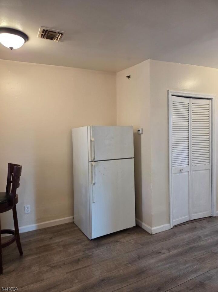 Property Photo:  18 Van Houten St 4  NJ 07505 