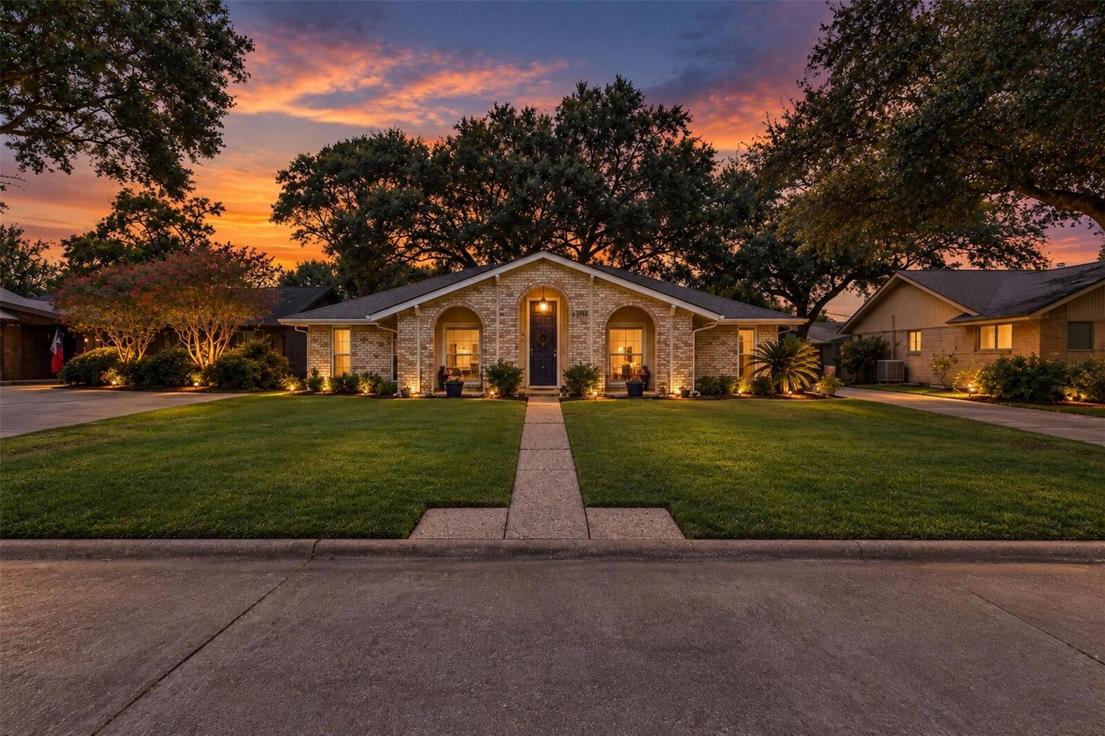 Property Photo: 1527 17th Avenue N TX 77590