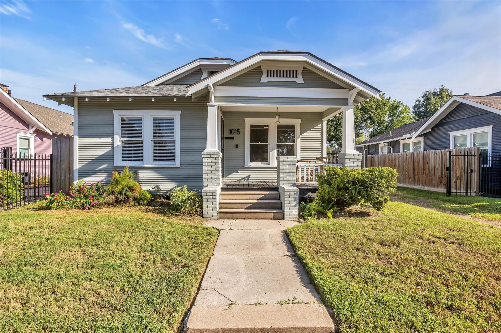 Property Photo: 1015 E 14th Street TX 77009