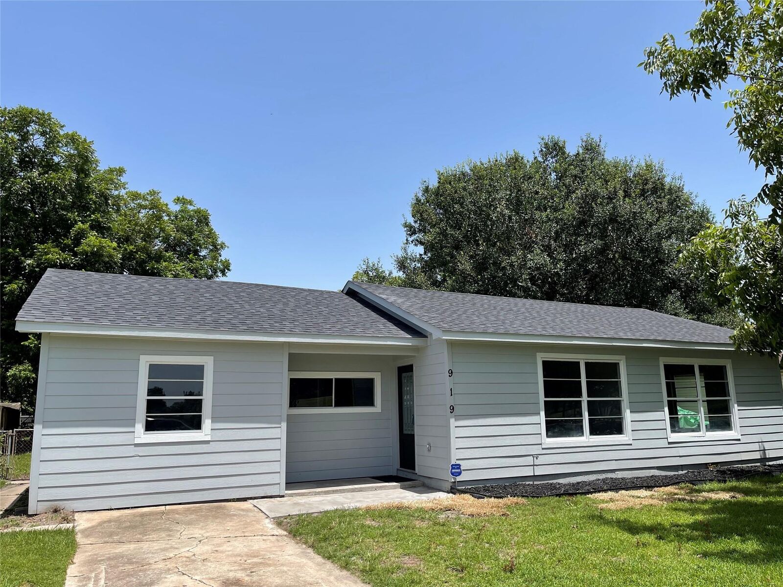Property Photo: 919 Foster Avenue TX 77506