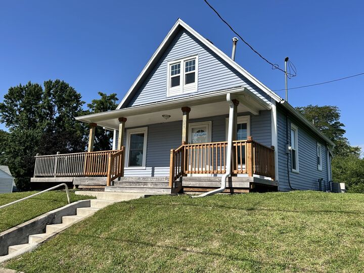 Property Photo:  912 E 25th Court  IA 50317 