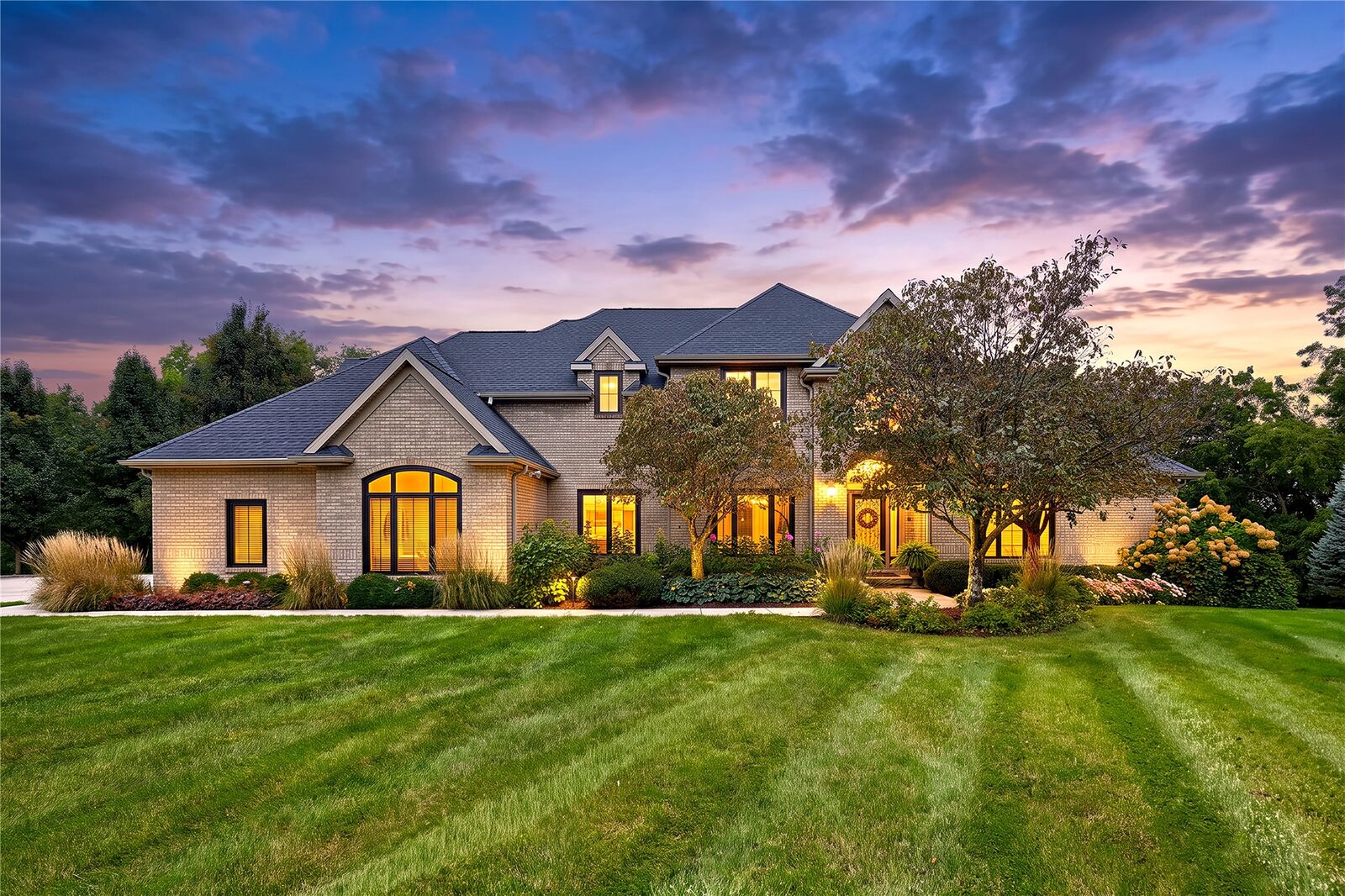 Property Photo: 3248 N 18th Avenue W IA 50208