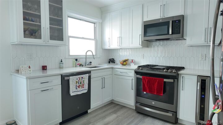 Property Photo: 10 Lenox Court Court #807 NY 10901
